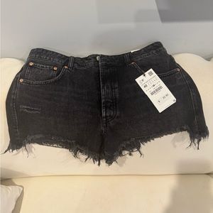 Zara distressed denim shorts nwt